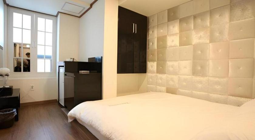 Hotel Myeongdong Mom House Seúl Exterior foto