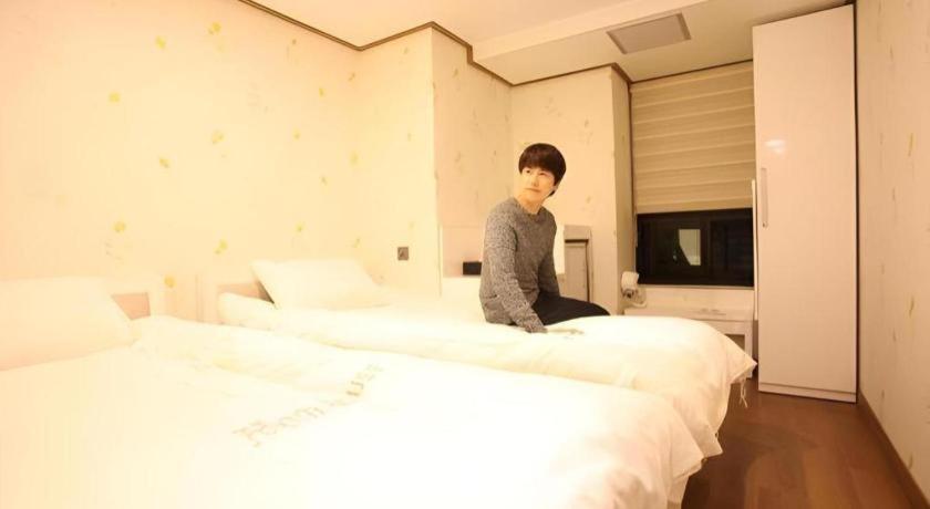 Hotel Myeongdong Mom House Seúl Exterior foto