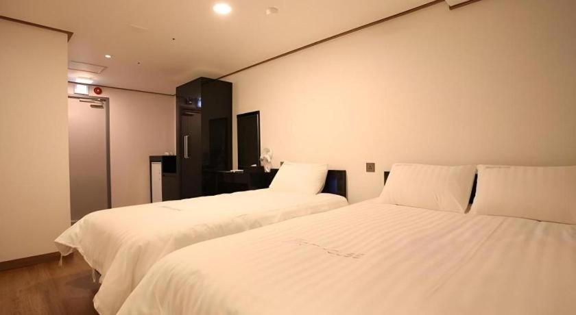 Hotel Myeongdong Mom House Seúl Exterior foto