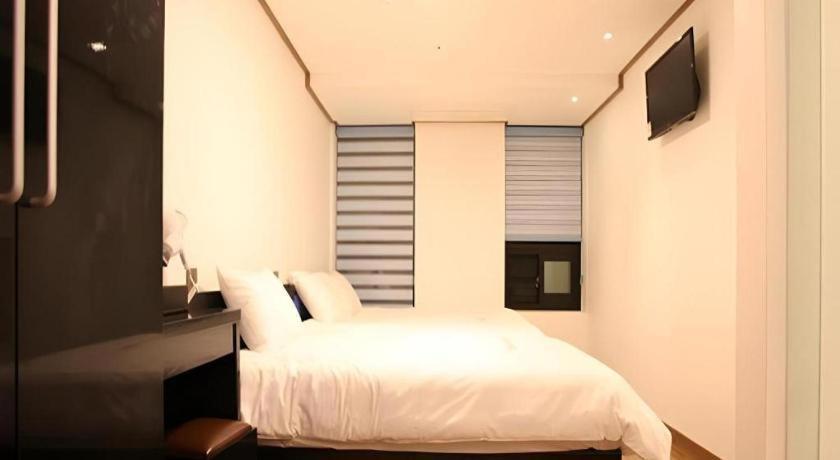 Hotel Myeongdong Mom House Seúl Exterior foto